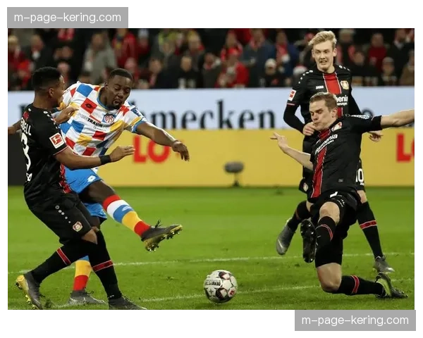 勒沃库森4-0大胜展现全胜领跑实力，阿隆索边路转移战术效率惊人