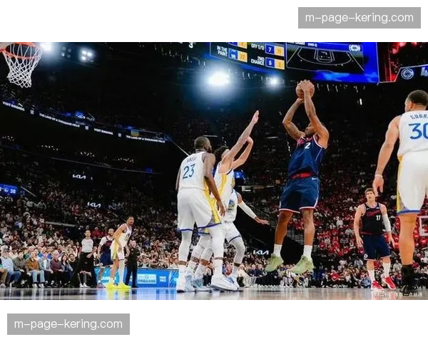 快船附加赛遭勇士逆转，赛季中期战术转型仍显关键时刻短板